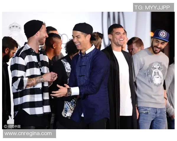 足球明星亲自赠送豪车视频感动粉丝瞬间引发热议